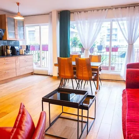 11th Arrondissement Urban Apartment *